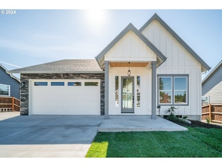 650 W 10th St, La Center, WA 98629