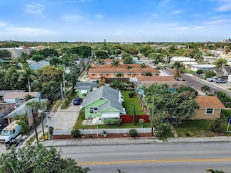 713 10th Ave N, Lake Worth, FL 33460