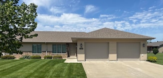 2519 Whisper Wind Dr, Aberdeen, SD 57401