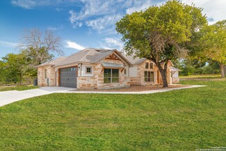 129 Hondo Dr, La Vernia, TX 78121