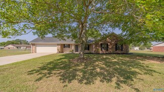 102 Silverstone Cir, Hazel Green, AL 35750