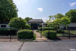 25435 Valley Dr, Bettendorf, IA 52722