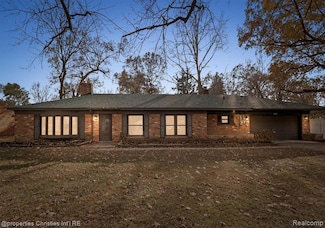 20191 Woodburn Dr, Southfield, MI 48075