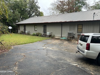 704 Idlewood Dr Unit 1, Wewahitchka, FL 32465