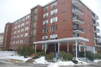 20 Hammond Pond Pkwy Unit 207, Chestnut Hill, MA 02467