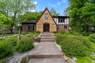 2899 Osmundsen Rd, Fitchburg, WI 53711