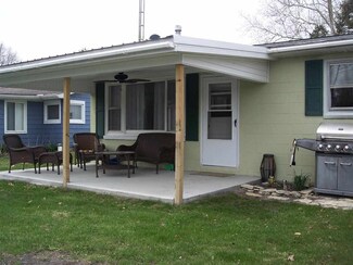 10576 S Bouse Dr, Silver Lake, IN 46982