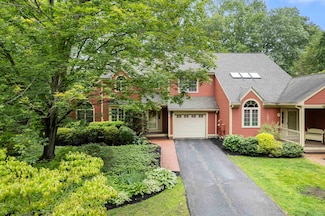 60 Peninsula Dr, Stratham, NH 03885