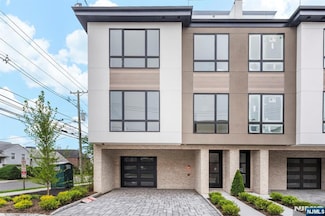 2286 7th St, Fort Lee, NJ 07024