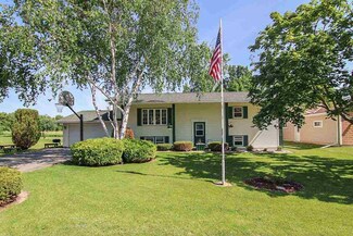 215 Emerald Dr, Reeseville, WI 53579