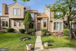 1070 Trevino Ln, Herndon, VA 20170