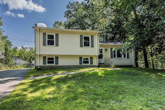 23 Emerald Dr, Hillsborough, NH 03244