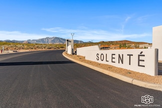 1327 N Lozano Rd, Washington, UT 84780