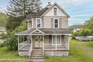 39 Middle St, East Branch, NY 13756