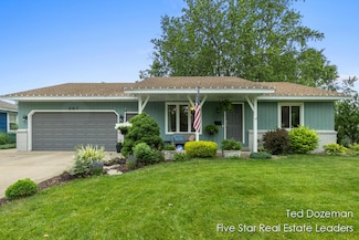 307 W 30th St, Holland, MI 49423
