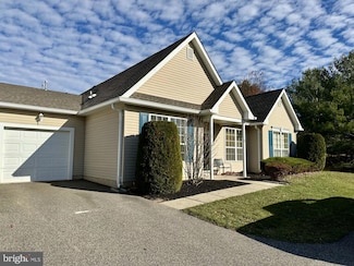 33 Deerchase Ln, Lakewood, NJ 08701