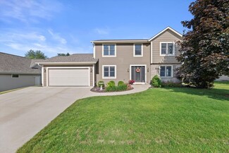 371 Thurow Dr, Oconomowoc, WI 53066