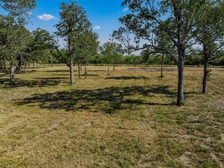 8209 3 Mile Rd, Flatonia, TX 78941