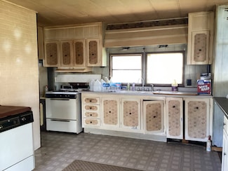 823 David St, Prospect, PA 16052