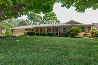 2604 S Inglewood Rd, Springfield, MO 65804