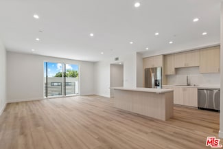 6603 Fulton Ave Unit 203, Van Nuys, CA 91401