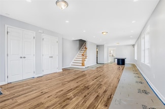 911 Hicksville Rd, Far Rockaway, NY 11691