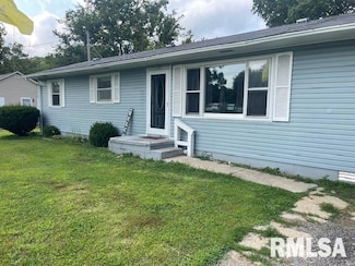 206 E Claude Ave, Patoka, IL 62875
