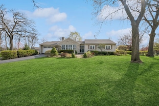 214 E Woodland Rd, Lake Bluff, IL 60044