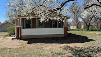 3111 Rowland St, Hutchinson, KS 67502