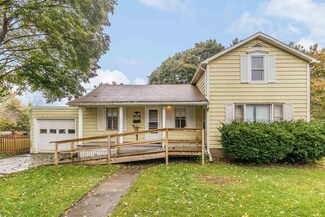 108 Barrington Ave, East Dundee, IL 60118