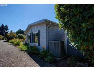 11436 SW Royal Villa Dr, Tigard, OR 97224