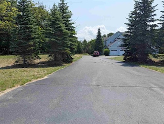 820 Petoskey Ave, Charlevoix, MI 49720