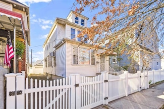 10930 128th St, South Ozone Park, NY 11420