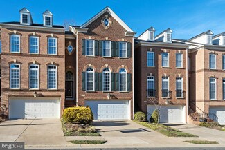 6924 Inlet Cove Dr, Fort Belvoir, VA 22060