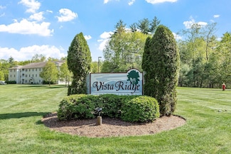 18 Crestview Cir Unit 209, Londonderry, NH 03053