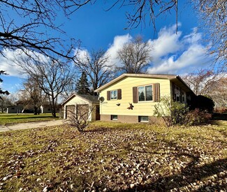 601 Lake St NW, Warroad, MN 56763