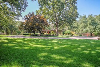 211 Royal Oak St, Lebanon, MO 65536