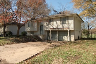 1506 SE 15th Place, Oak Grove, MO 64075