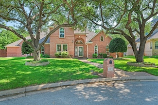 2207 Tournament Trail, Arlington, TX 76017