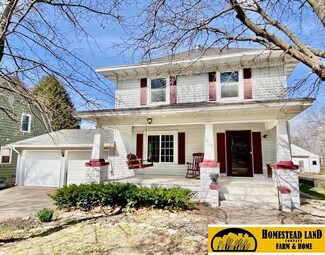 905 D St, Fairbury, NE 68352