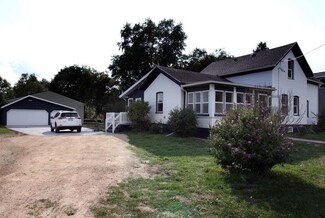 335 W School St, Columbus, WI 53925