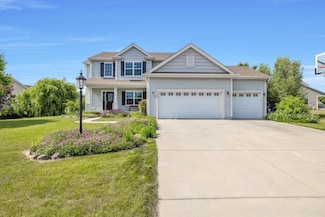 739 Pinehurst Dr, Mukwonago, WI 53149