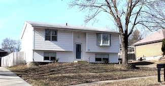 410 N 8th St, Carlisle, IA 50047