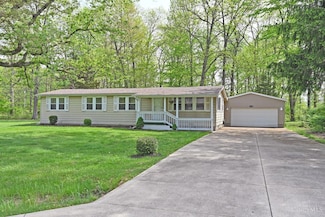 121 Hatchie Dr, Lake Waynoka, OH 45171