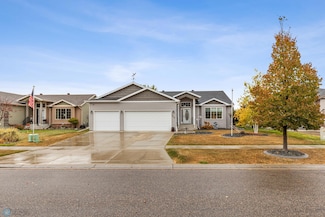 216 Freedom Terrace E, Fargo, ND 58103