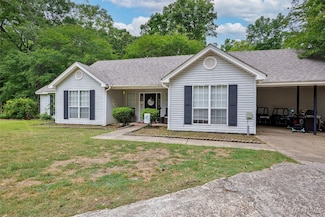 105 Foxwood Ct, Deatsville, AL 36022