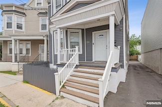 750 S 17th St, Newark, NJ 07103