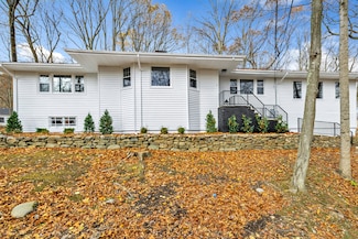 93 Tersana Dr, Easton, CT 06612