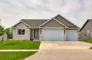 520 Creekview Ave, Polk City, IA 50226
