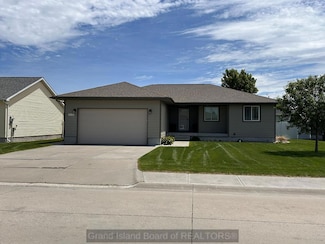 315 Buffalo Grass St, Grand Island, NE 68803